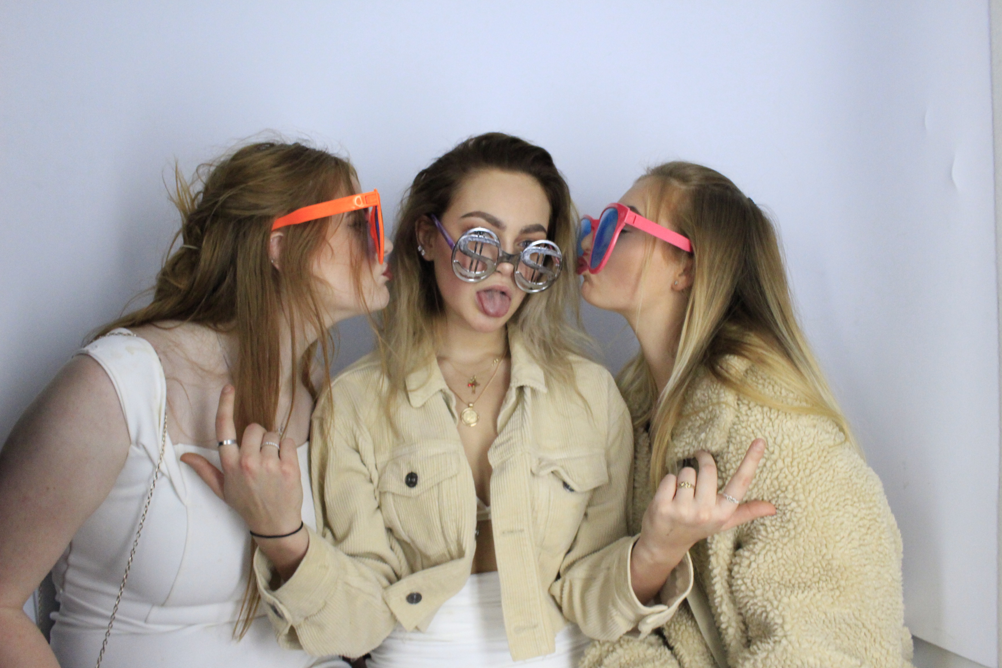 Issy & Alice's 18th Birthday Party | View more photos from the event at gallery.myphotoboothexperience.co.uk/u/MyPhotoBoothExperienceLtd/Issy-Alices-18th-Birthday-Party